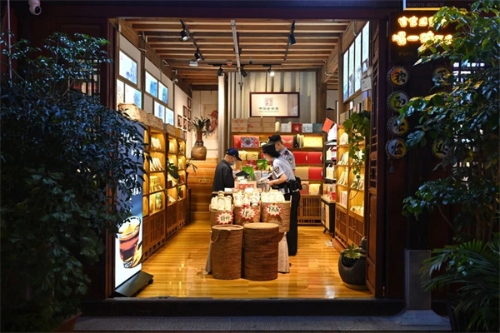 深入商户排查隐患