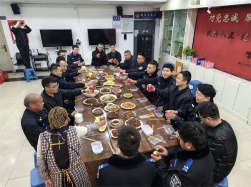 3.派出所会议室的年夜饭